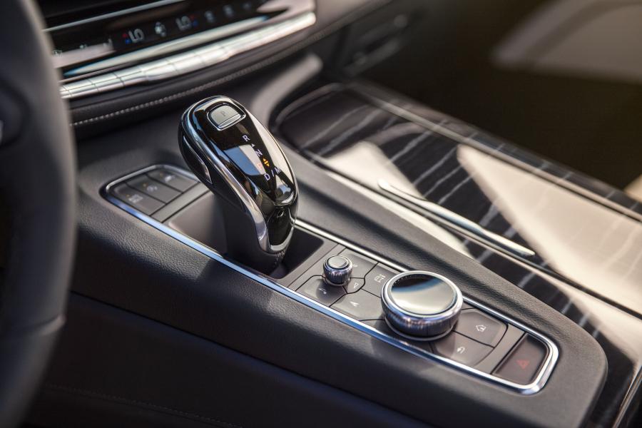 Детали интерьера Cadillac Escalade Platinum Sport 2020 года  (NA) (фото 12 из 26)